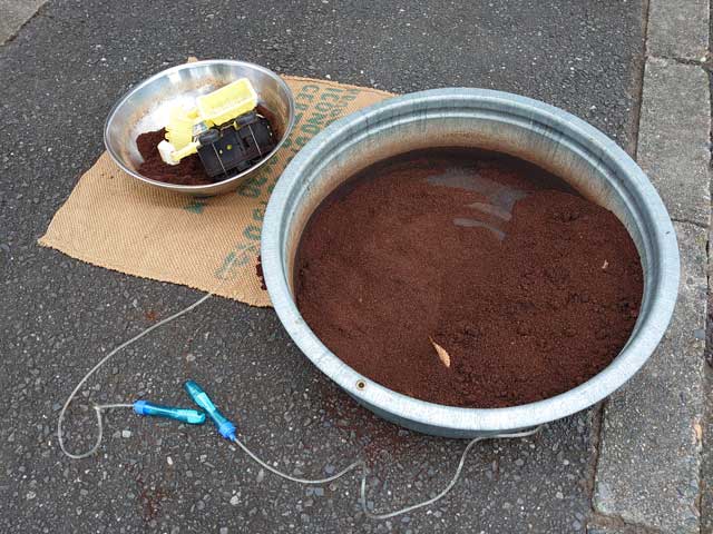 コーヒー豆かすの砂場