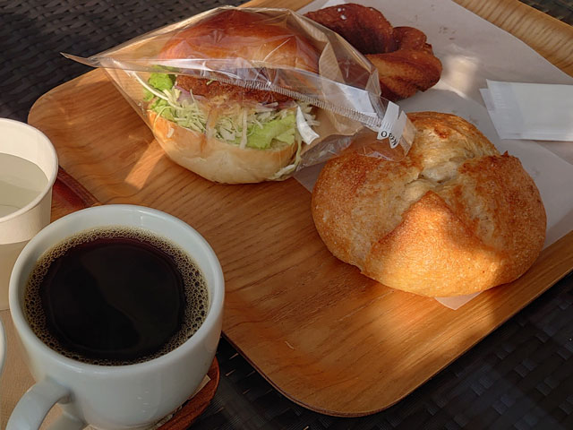 洞峰公園のアンデルセンのパン