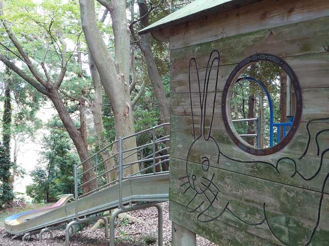 歩埼森林公園のすべり台